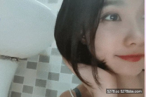 【大一妹妹】，大二校花，清純大眼萌妹子，露臉廁所自慰，粉嫩的鮑魚裡淫液噴湧，00後新鮮胴體任你欣賞