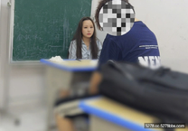 御姐小姨李老師劇情演繹補習亂倫門侄子持刀強姦補習老師 高清