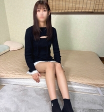 完全素人首次拍攝美腿美臀18歲女大學生天真羞澀反應令人無法抗拒意想不到中出射精弄得不知所措…