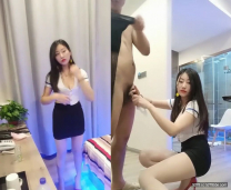 快手賣衣服風騷御姐 火辣性感絲襪賣弄風騷，誘惑死哦，被炮友足足干了半小時，逼都被幹疼了