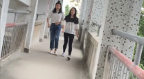 國內牛人潛入技校女廁偷窺偷拍完穴出來假裝打電話拍臉,這個演技沒說的