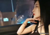 被包養的小姐姐，吃這麼補，回到房裡真是被胖土豪撕裂了操逼， 啊啊啊，老公操我，好爽呀