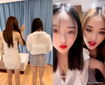 精精和腿腿老哥不得行了讓兩個妹子自己玩，隨音樂扭動慢慢脫掉，脫下絲襪兩個碰一起掰開，假吊插對方跳蛋塞入