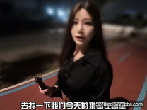 御姐小姨李老絲 - 戶外直播被偶遇的粉絲認出 野戰馬路邊隨地大小操 太大膽了真刺激 露天後入榨精內射