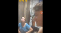 可愛妹子露出大白奶