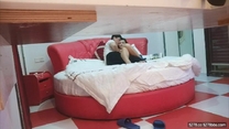 專約良家，愛情故事網聊良家少婦奔現約炮，從床上玩到浴室，多體位蹂躪抽插，搞的少婦高潮迭起浪叫不斷刺激