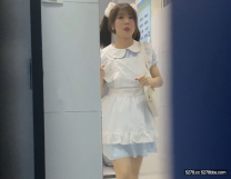 新流出 全景偷拍具有女團潛質的氣質美女尿尿 差點走錯門跑到男廁去了 粉嫩的BB真乾淨
