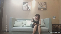 小二全國探花小伙堅持不懈搞偷拍，約了個饅頭逼的少婦，掰穴狂摳口交揉搓大奶