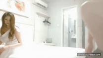 李公子新秀帶了個白裙妹子回房間啪啪，苗條身材舔屌口交掰穴摸逼，抬起大長腿大力抽插猛操