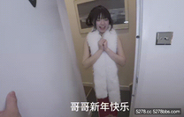 國產自拍AV 你的奇異果 新年旗袍 收到紅包就要被大雞巴狠狠操 旗袍絲襪下的空檔讓哥獸性大發