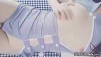 命的用手玩弄自己的乳頭 撥弄刺激自己的G點 國語發音