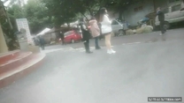 對白有趣的騷白尋花大冷天搞站街女顏值還不錯的白衣長腿妹準備回家被叫住去公寓吃快餐一邊干一邊嘮嗑
