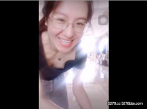 搞衛生不小心看到乳頭