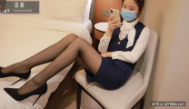 推特網紅黑絲大長腿浴室自慰自拍噴尿