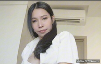 Miuzxc -看到蕩婦房地產經紀人的屁股，她在我身上噴射，後入