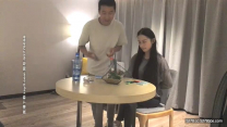 全國探花約個牛仔褲性感妹子，沙發調情再到床上口交騎乘猛操