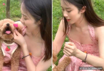 大神《我是奶氣草莓》反差婊朱老師晚上趁著拿快遞的時間偷偷跑到天台和情人約炮高清