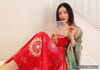 豪乳網紅女神『譚曉彤』五月最新古裝COS換裝視頻 扒穴高清展示 衝擊豪乳浪穴 高清