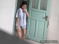 最新流出黃大仙廁拍系列-先躲在隔間收臉,然後趁妹子脫了褲子就跑出去蹲在外面拍下面