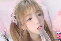 推特極品可愛小蘿莉▌小奧喵 ▌粗大陽具撐滿白虎嫩穴奶油不斷流出 太粗了嚇得以後不敢用了2V