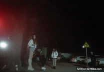 【搞站街女】，寒冷冬天街頭，小姐姐站街營業，挑中大長腿騷貨，大胸騷穴，近景特寫暴插水聲不斷