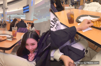 超美整活御姐-汐夢瑤-最新作,《大食堂戶外挑戰》滿座的人潮、超高壓場景—眾目睽睽下把精液準確擼到雞蛋,難度系數＝滿天星