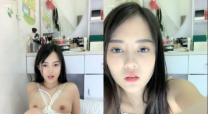 高顏值美女李娜寶寶收費大秀 被閨蜜拿著自慰棒大力插穴 十分誘人