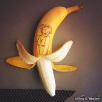荷設計師巧用圓珠筆與香蕉皮　創作新奇藝術！