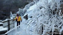 青島嶗山一景區現冰瀑景觀　如同冰雕展