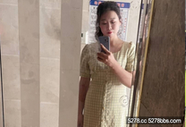 云端泄密 大膽瘋狂反差少婦露臉性愛自拍，貌似約炮兩位男士一個拍一個肏