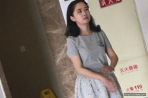 廁所偷拍素花短裙長髮美麗的少婦粉嫩的兩瓣微微分開的嫩逼