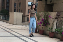 廁所偷拍遇見很喜歡的女神小姐姐淺藍色蕾絲的內褲
