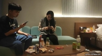 一支百威喝到底極度淫蕩騷熟女 ，主動強吻揉屌 ，深喉口交騎在身上 ，露奶開檔連體絲襪 ，大屁股猛坐  高清