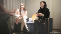 大屌哥高價約兩01年蘿莉萌妹雙飛，一人一套連體網襪，幫忙抬腿看著姐妹被操，輪流爆插 ，第二炮炮讓妹紙紮雙馬尾單挑