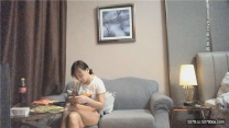 肌肉佬探花約操漂亮小少婦，沙發上纏綿口交妹子溫柔體貼技術好 高清源碼錄製