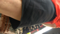 超市連續抄底購物美女