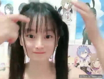 愛動漫的雙馬尾超級可愛的妹子自慰撫摸手指掰穴，一線天逼逼，紅嫩十足