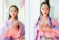 22歲哺乳期-古典氣質女神 ：小哥哥來幫我擠奶呀，要喝奶的來啦，小櫻桃般的乳房，產出的奶白白，看著就好可口啊