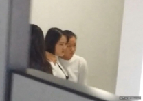 廁所偷拍刺激鏡頭貼到屁股上拍攝身材超給力的美女