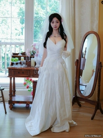 婚紗下的白嫩騷新娘