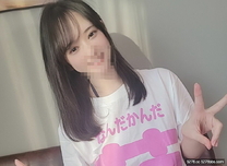 乃〇坂系巨乳美女渾身散發著情色氣息。