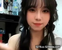 高顏值清純美女【李麗雯】與男友自拍泄密 蜜桃臀後入猛插抬腿迎合男友