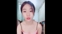 在宿舍就是要脫衣給大家看