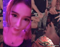 高顏值美女酒吧聚會被好友帶到洗手間激情啪啪逼逼好緊