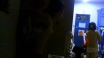 趴窗偷拍大學宿舍全裸擦身的妹子被發現後嚇得狂喊變態  國語