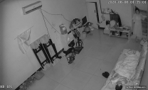 流出黑客破解家庭網絡攝像頭偷拍騷婦半夜和睡客廳小叔沙發偷情愛愛