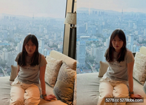 【蘋果原相機云端泄密】好菜讓豬拱，江西南昌大奶大腚反差女【鄭思影】露臉性愛自拍，被四眼爆肏肛交