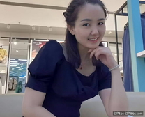盐城射陽周大福女銷售員一拖三視頻，已婚少婦周大福女銷售與3個壯漢3p，多人運動，淫亂不堪