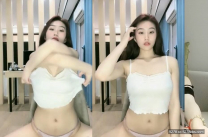 極品巨乳女神【小圓黎央惠】 中途斷網網友說坑這麽騷這麽大的奶子胸懟死你自慰狂插淫穴高潮來啦....