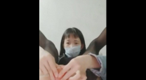 把蘋果整顆往逼裡塞的廣東小妹